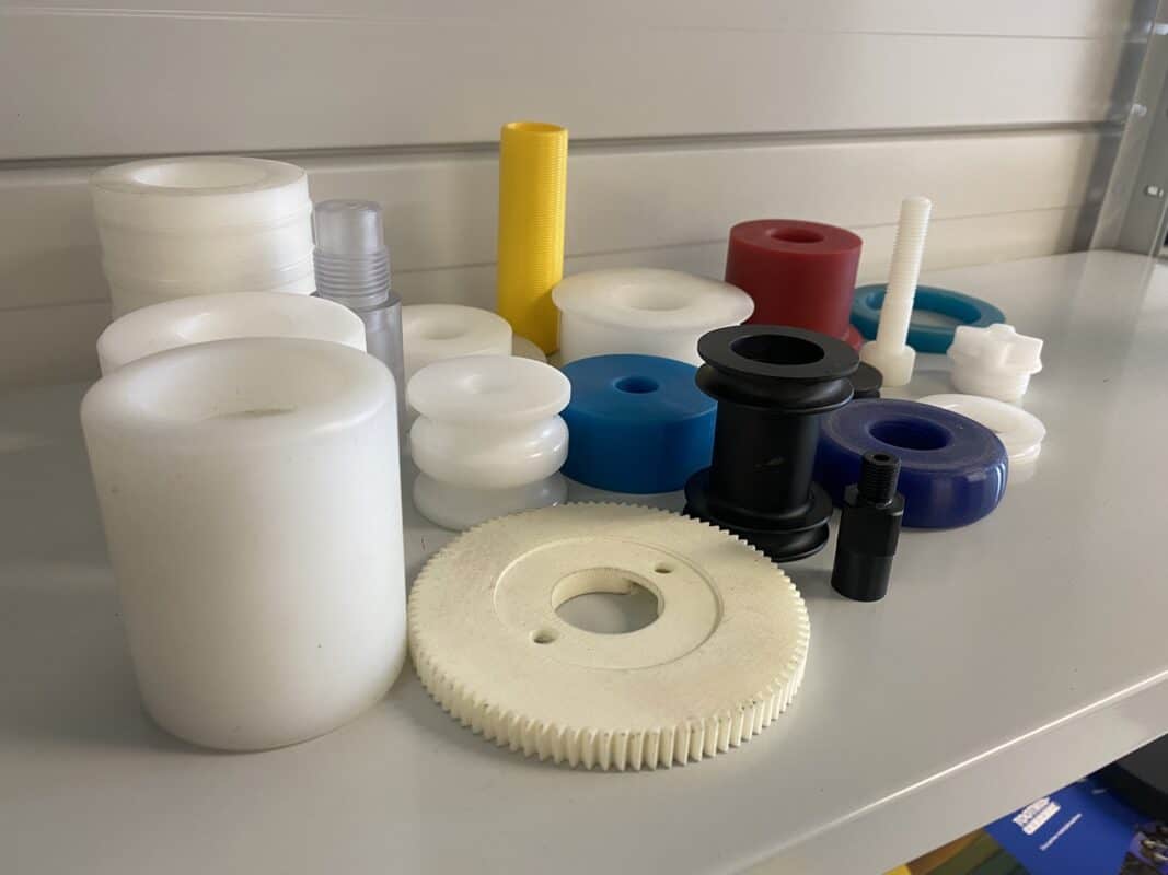 Meist 23 Plastic parts