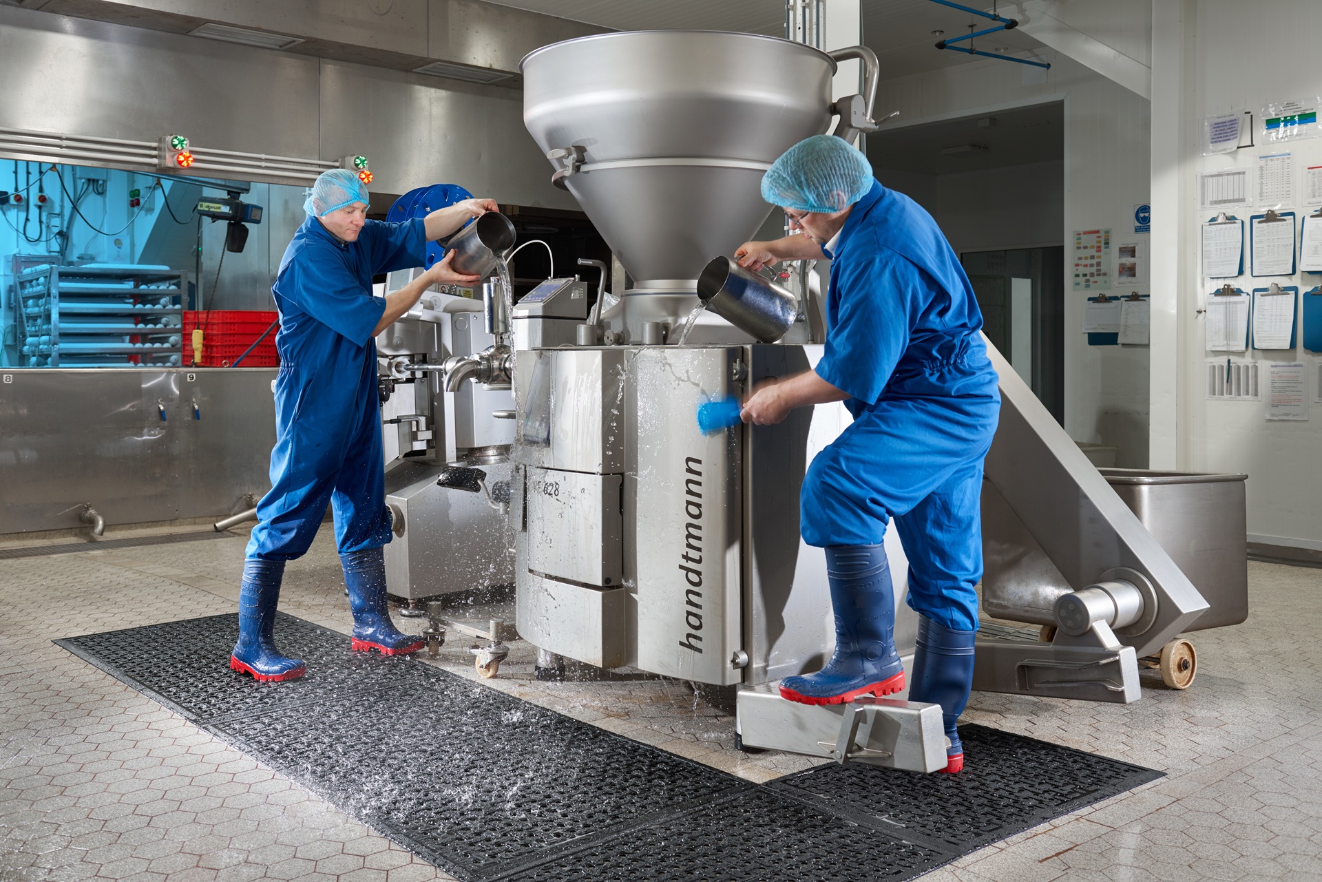 Töökohamatt Thru-Plus 5 workplace rubber mat with both anti-fatigue and anti-microbial properties