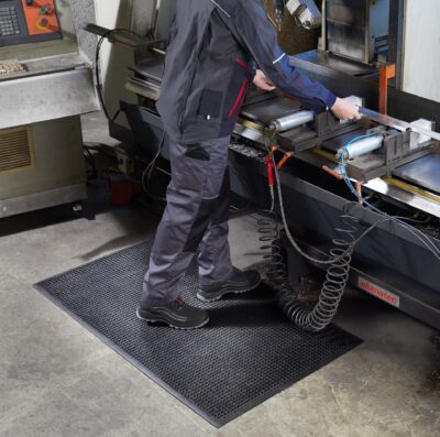 Töökohamatt reljeefse ruudumustriga 6 anti-fatigue rubber mat with castellated pattern